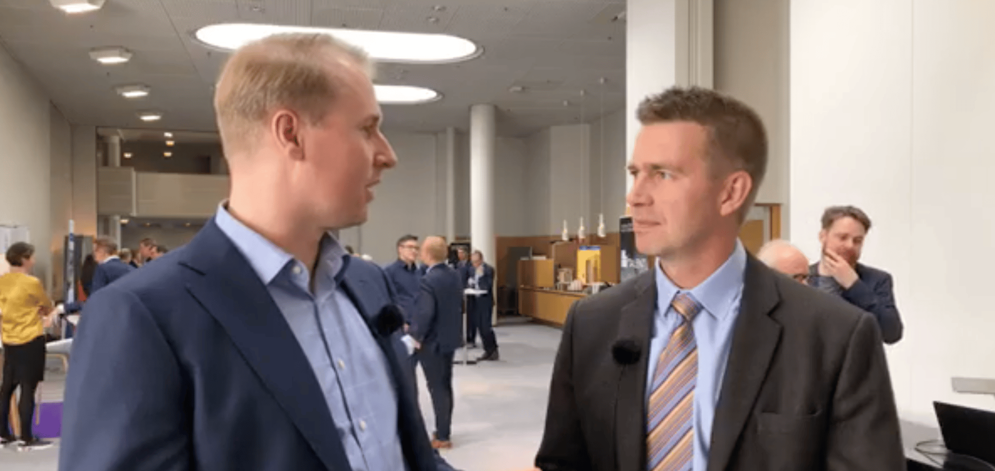 {t('page.video.player.watchOnFacebook')}