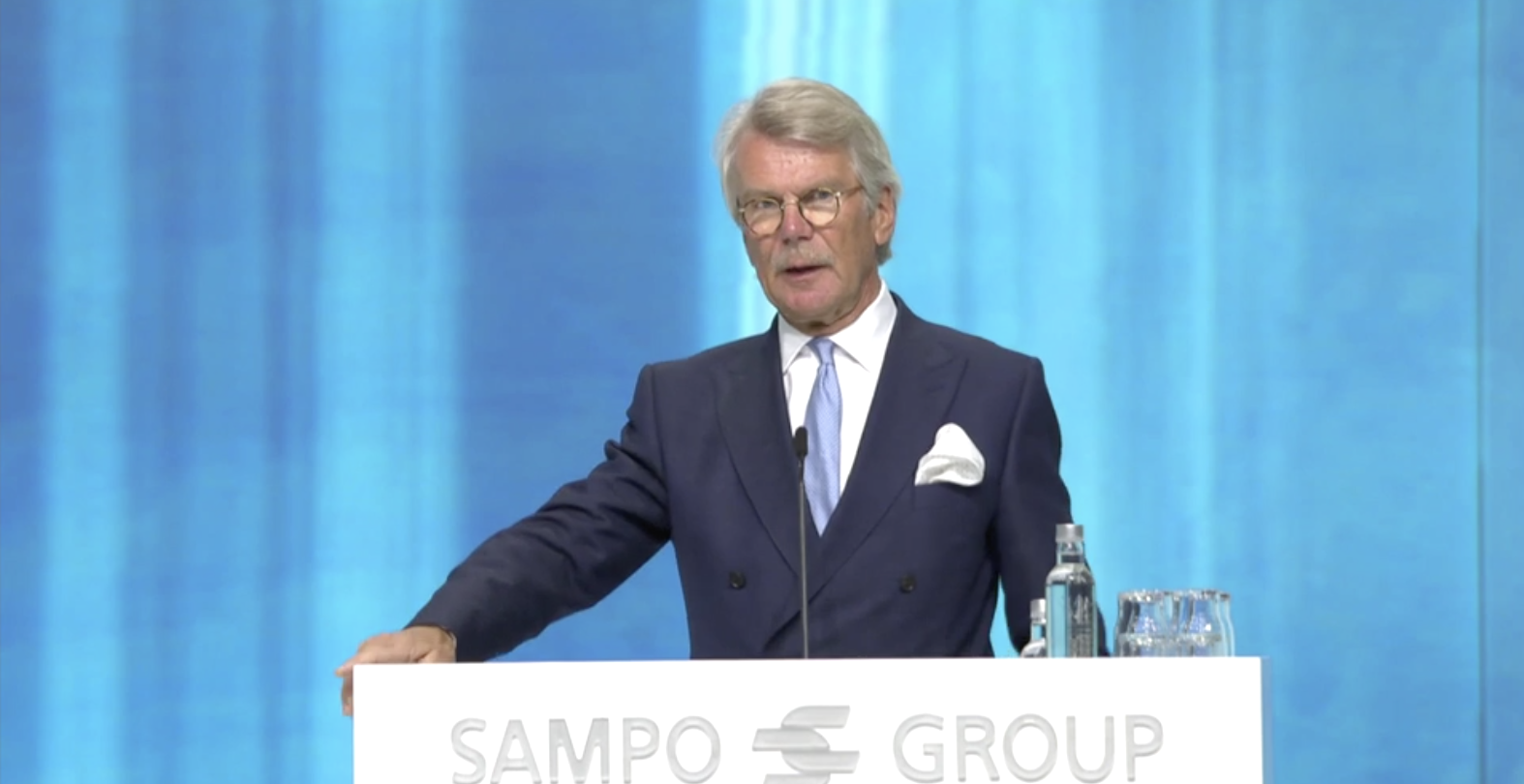 {t('page.video.player.watchOnFacebook')}