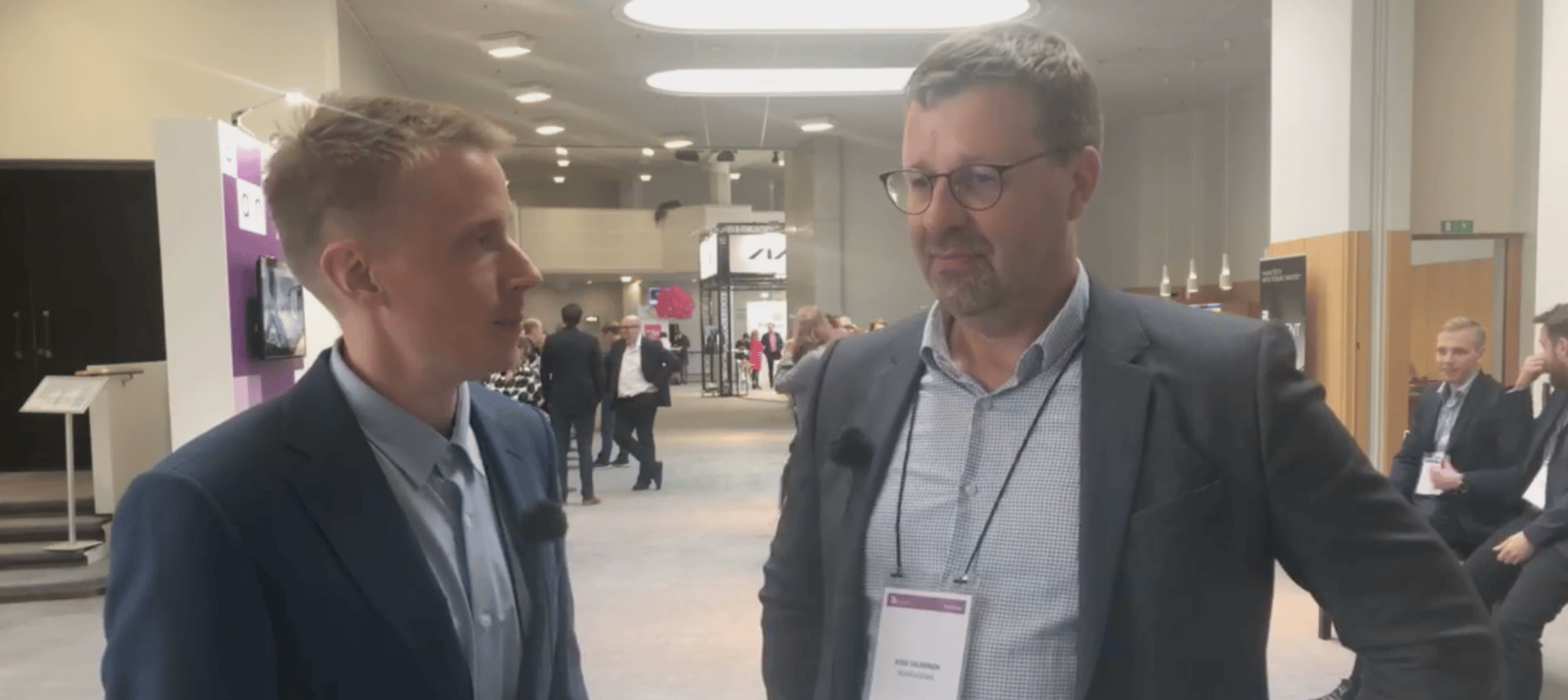 {t('page.video.player.watchOnFacebook')}