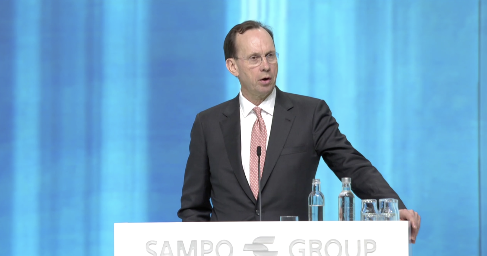 {t('page.video.player.watchOnFacebook')}