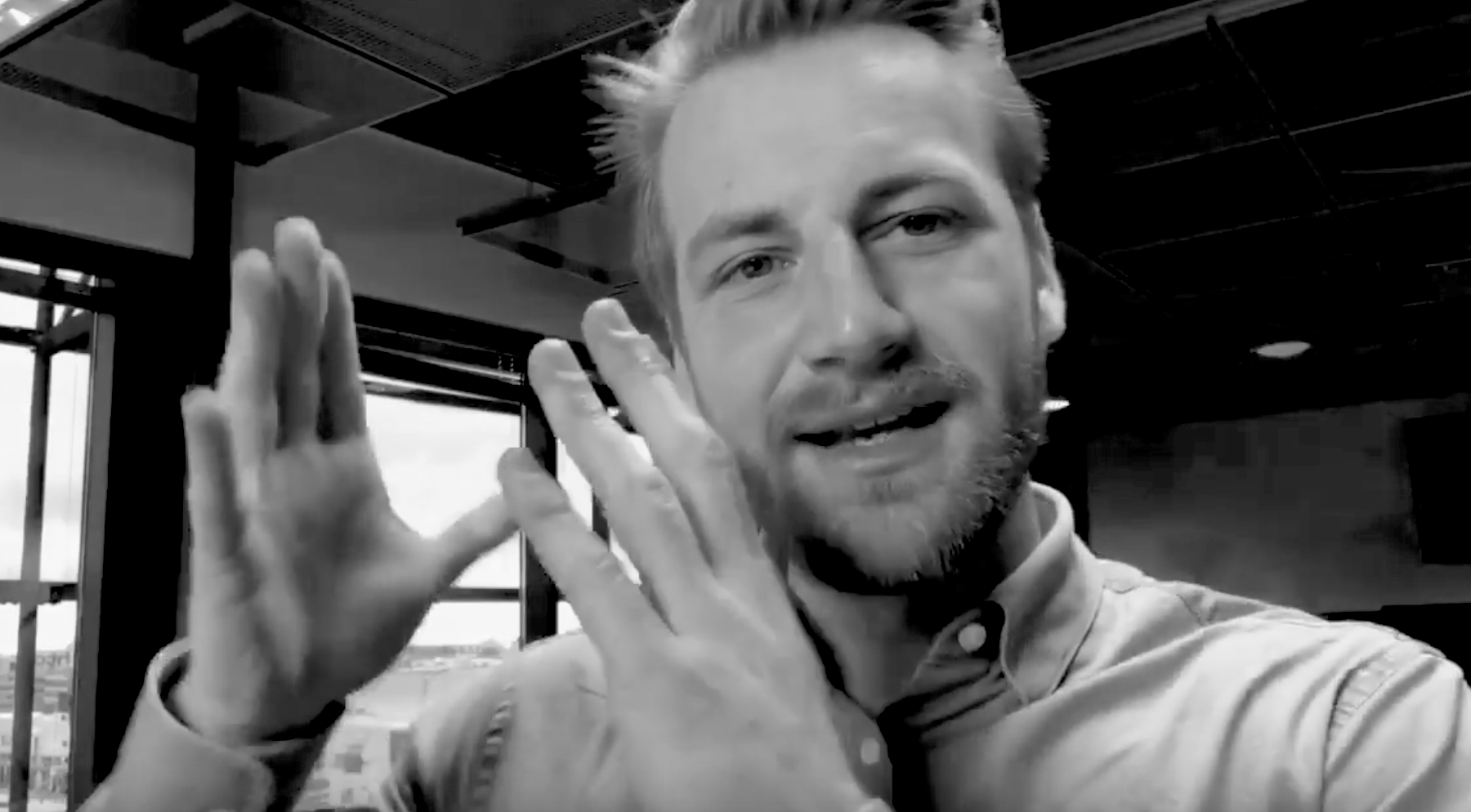 {t('page.video.player.watchOnFacebook')}